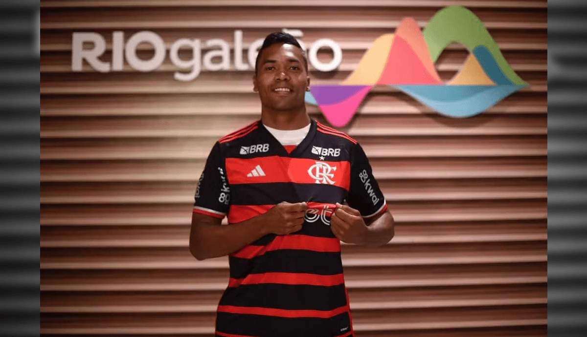  Lateral-esquerdo Alex Sandro, do Flamengo