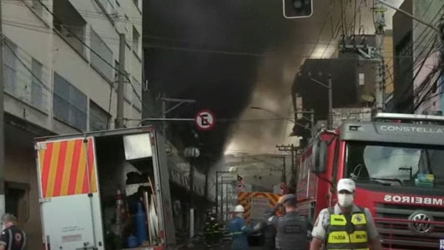 Incêndio atinge shopping no Brás