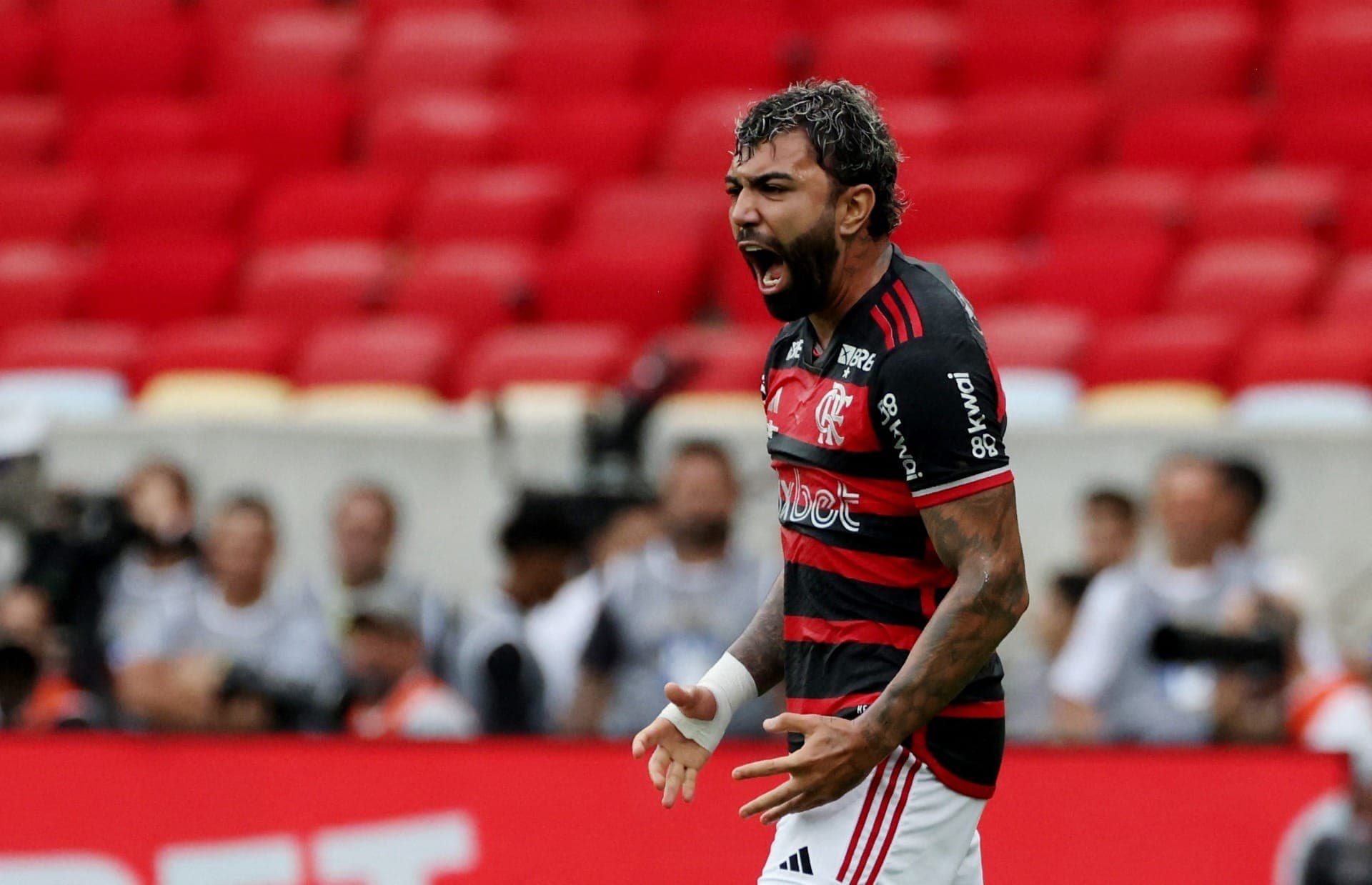 Gabigol comemora