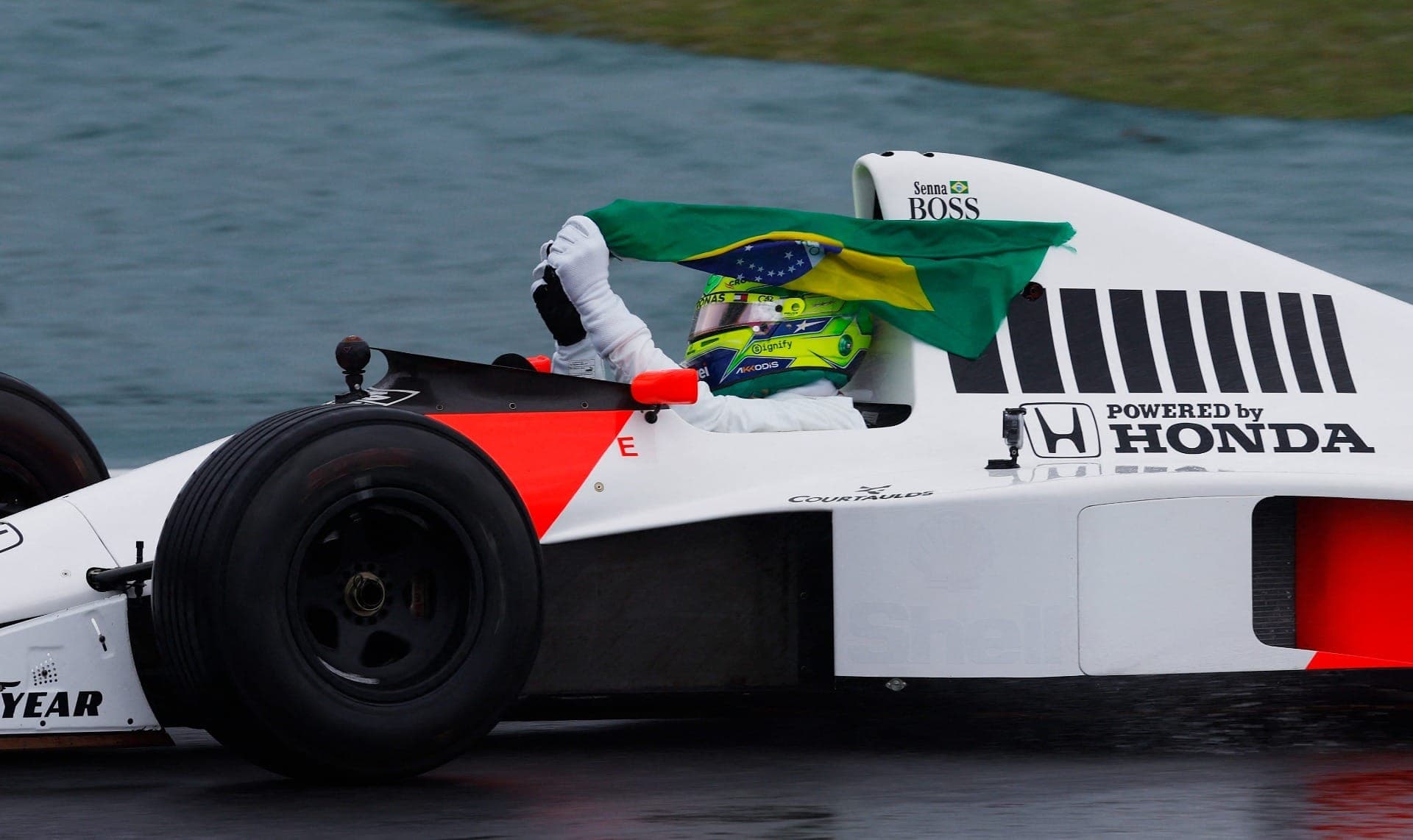 Hamilton na McLaren de Senna