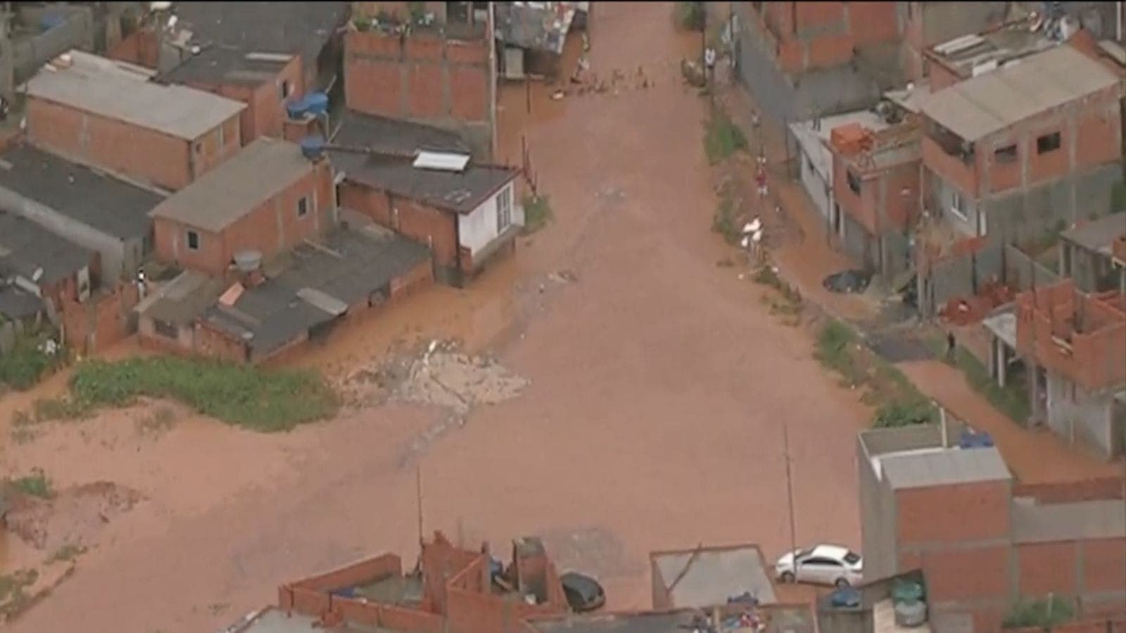 Casa sem energia após chuvas em SP