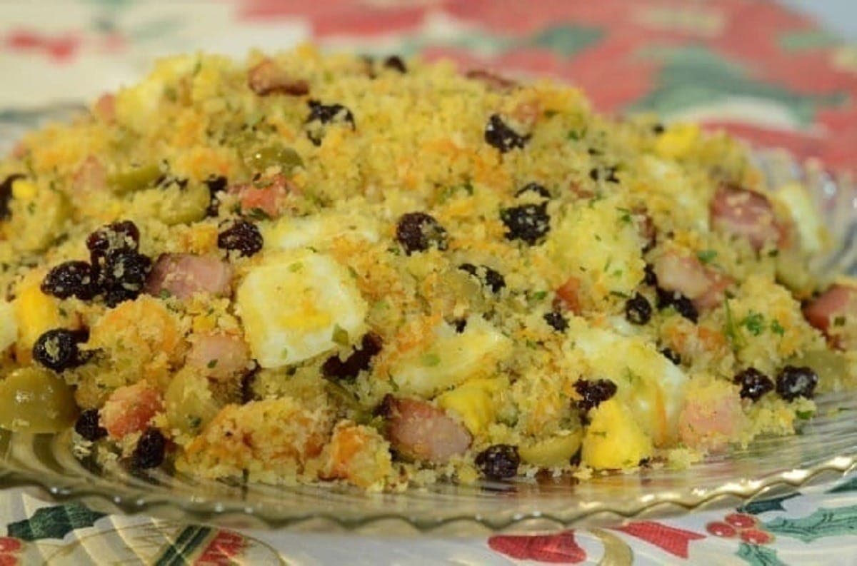Farofa de Natal com uvas passas
