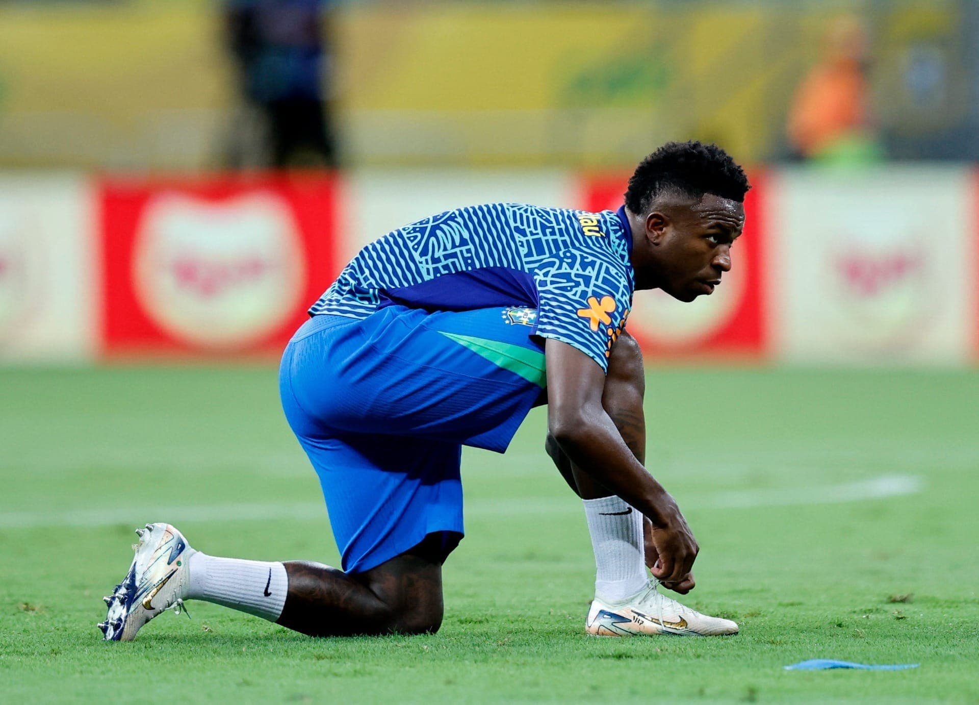 Vini Jr. antes de jogo contra o Uruguai
