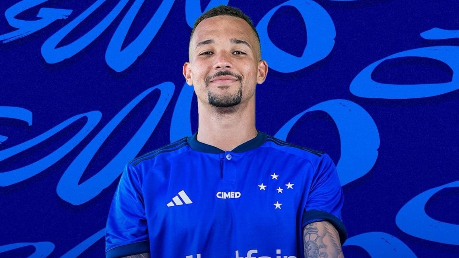 Zagueiro cruzeirense é o segundo reforço do Santos para 2025