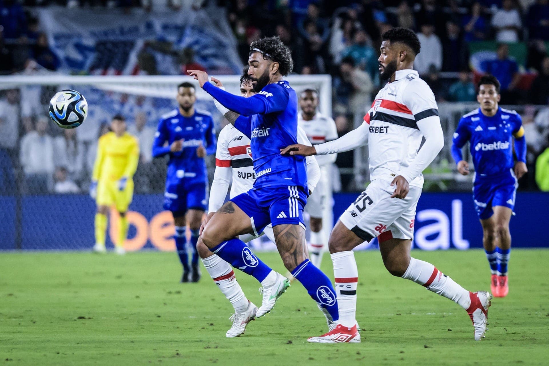 Gabigol estreou com a camisa do Cruzeiro