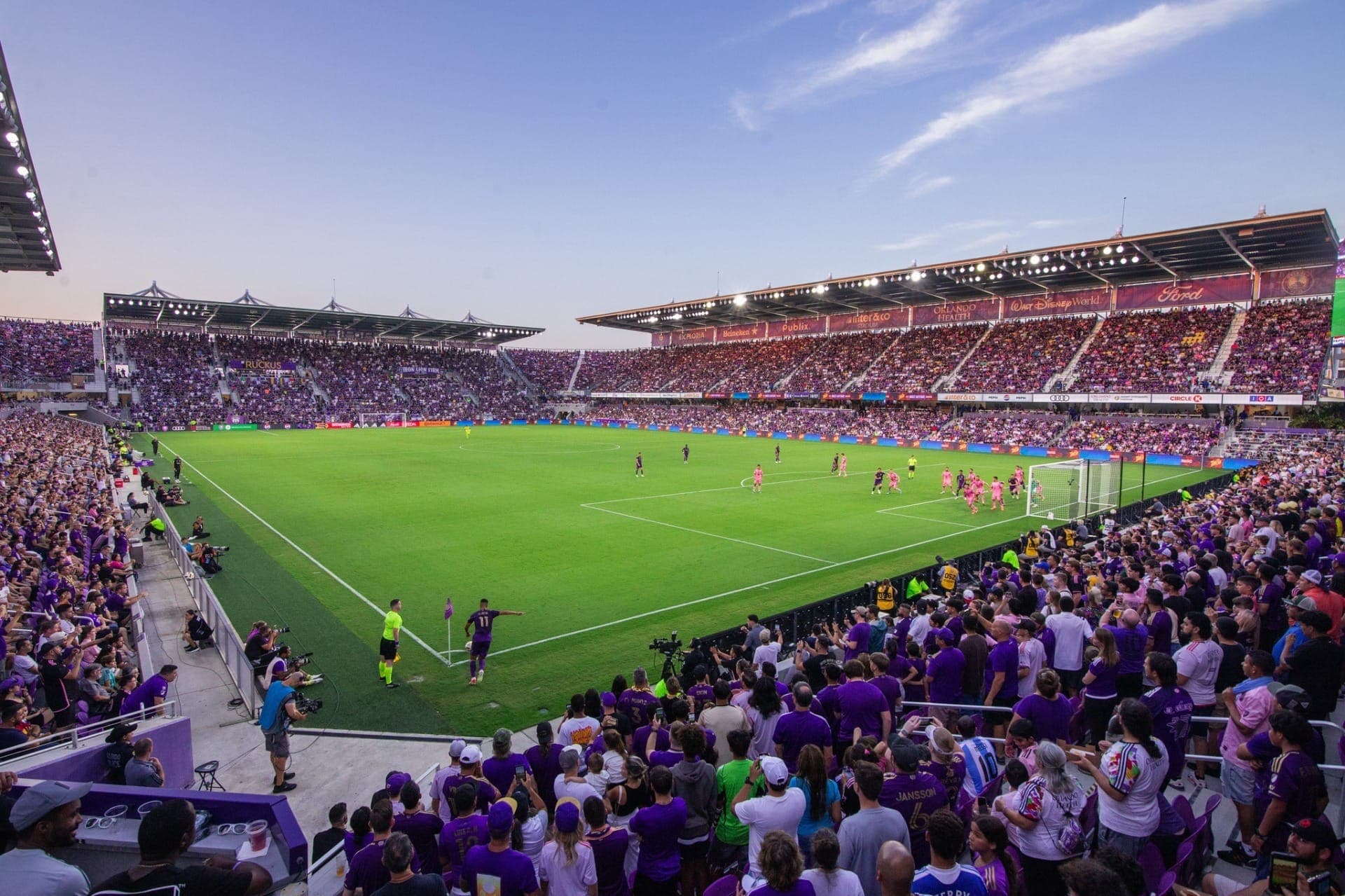 Partida acontece no Inter&Co Stadium (foto), em Orlando