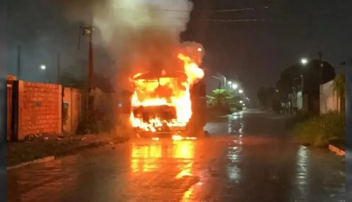 Ônibus com fogo em Porto Velho