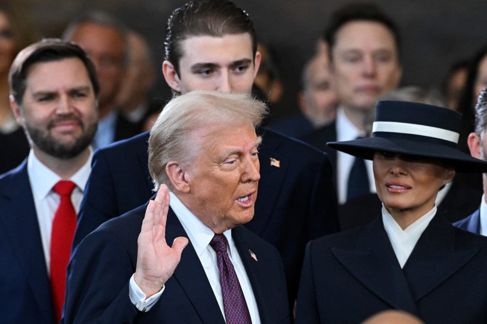 Trump presta juramento no Capitólio
