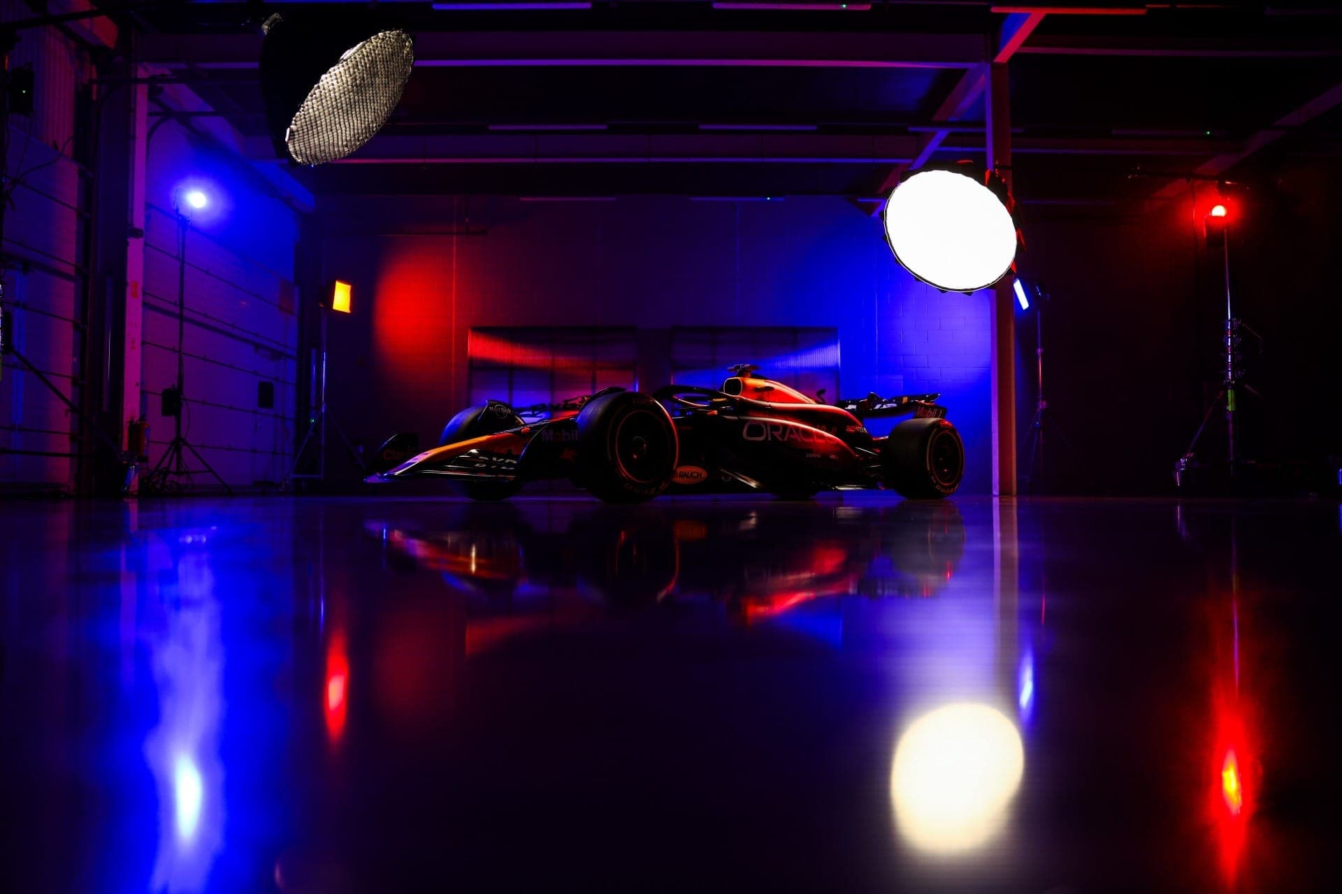 Novo carro deve ir à pista pela primeira uma semana após apresentação coletiva da F1 em Londres, onde o RB20 (foto) deve aparecer com pintura atualizada de 2025