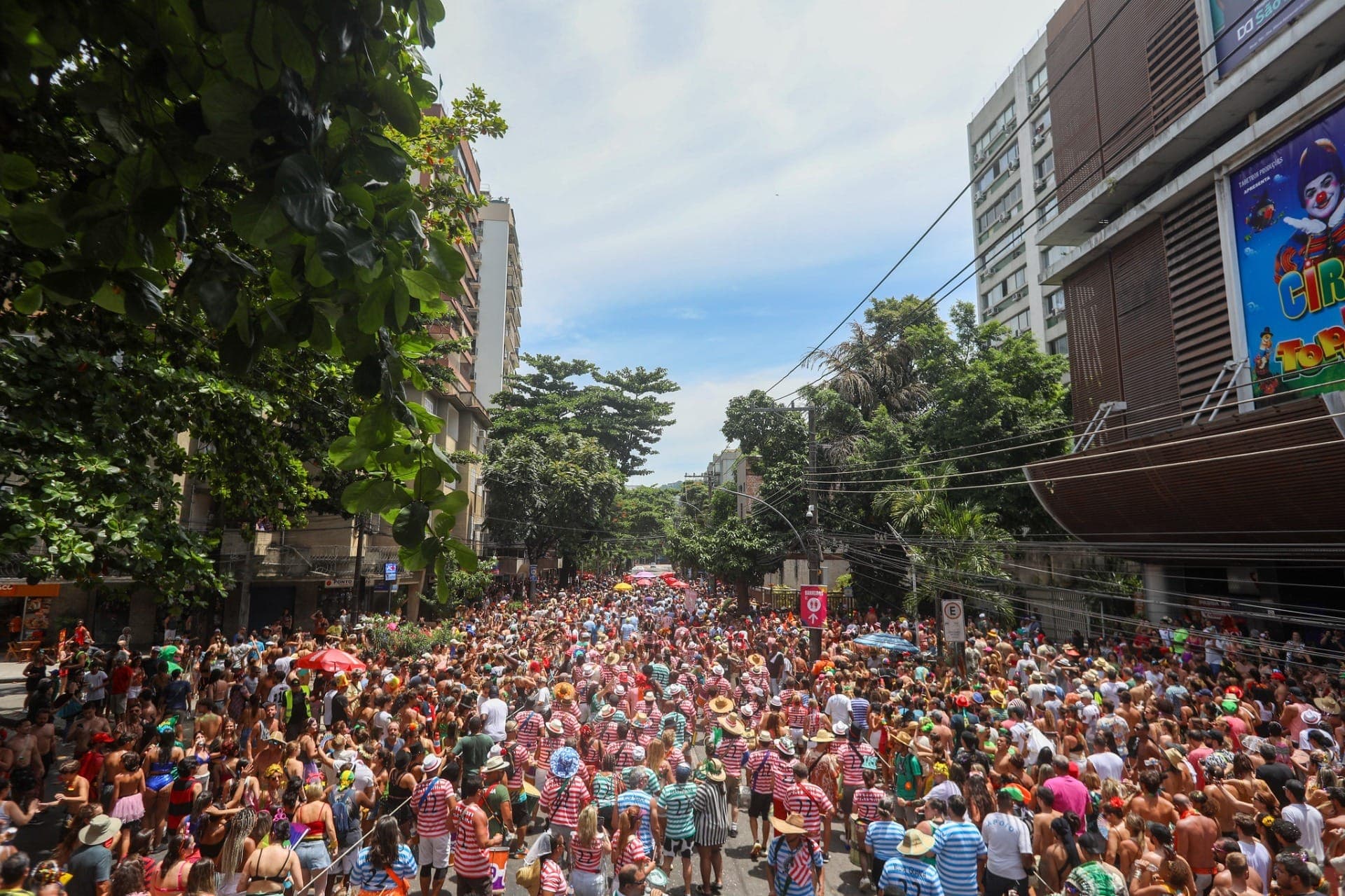 A expectativa é reunir cerca de seis milhões de pessoas durante os 37 dias de folia