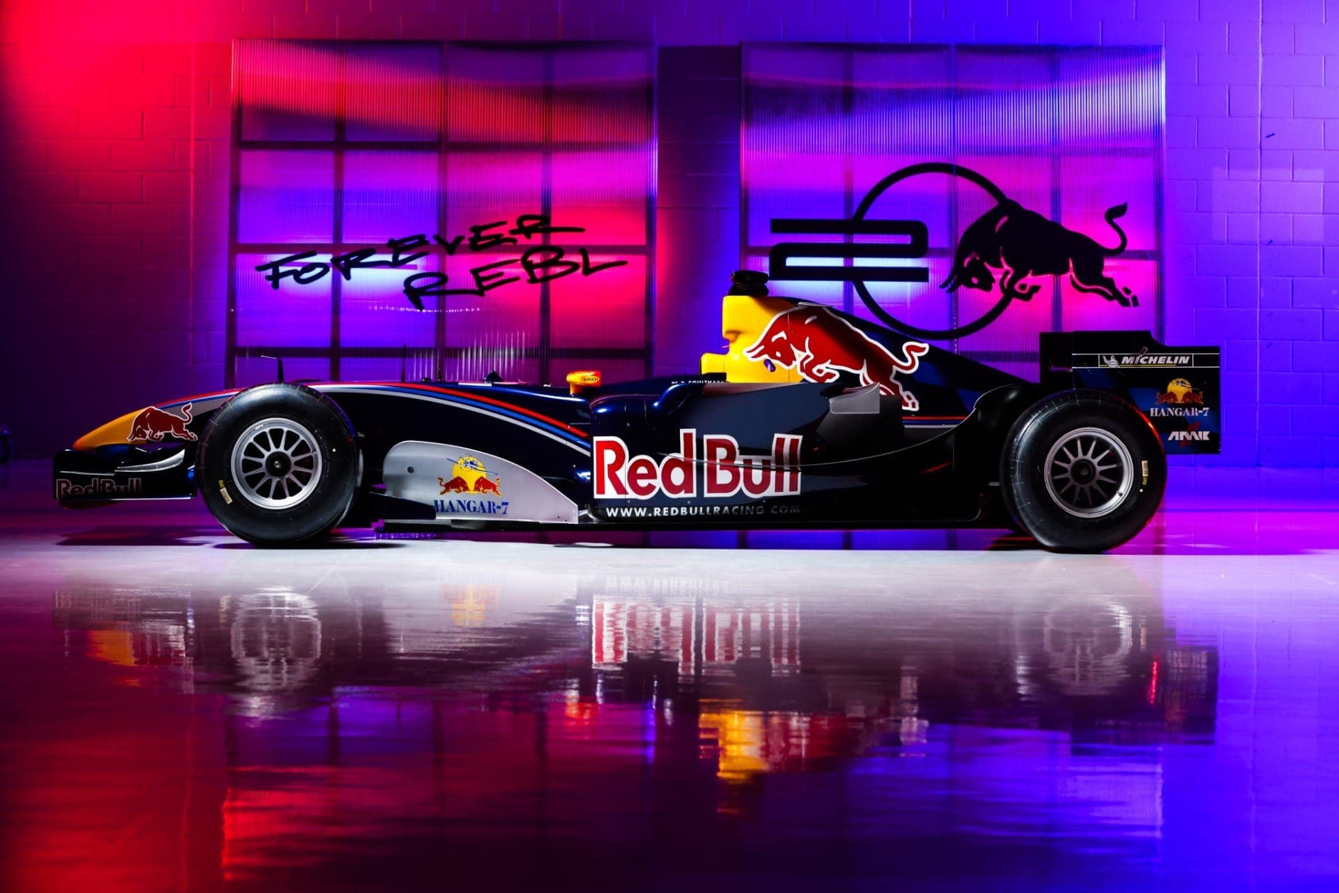 Red Bull lançava primeiro carro em 2005