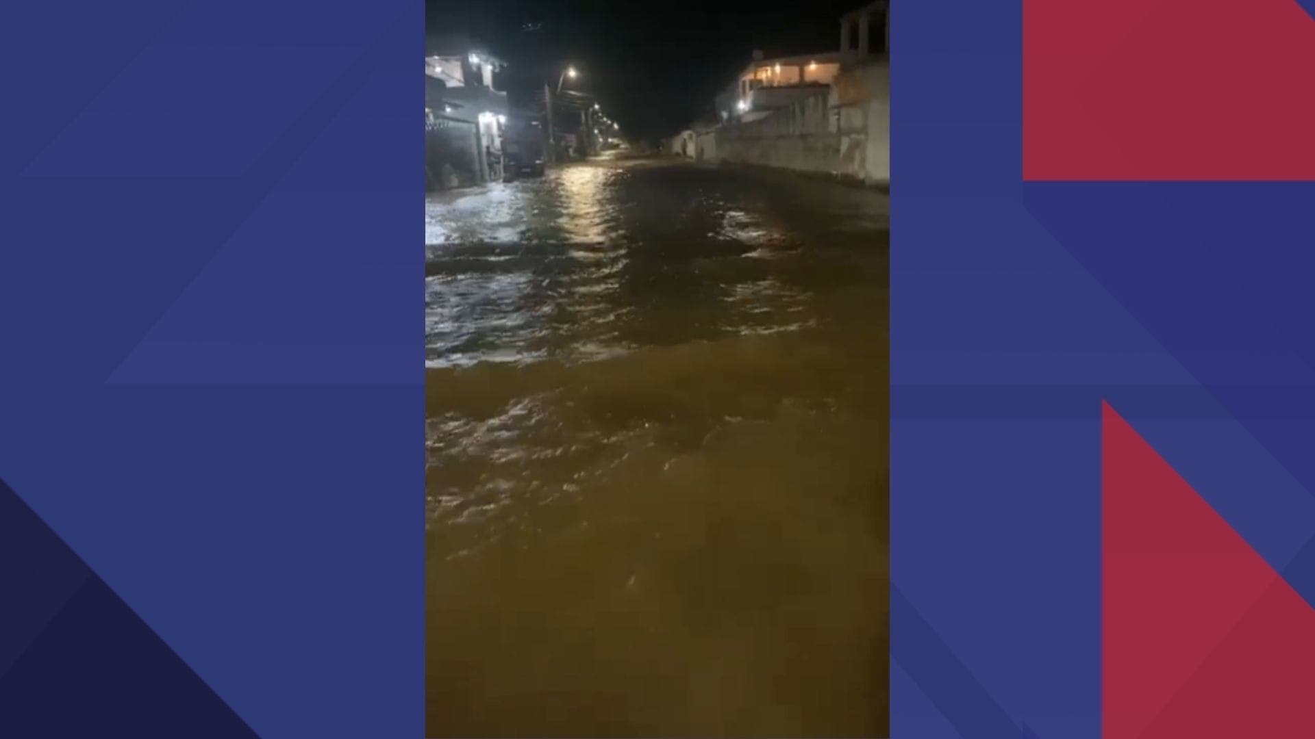 Ruas do bairro KM 32, em Nova Iguaçu, ficaram alagadas