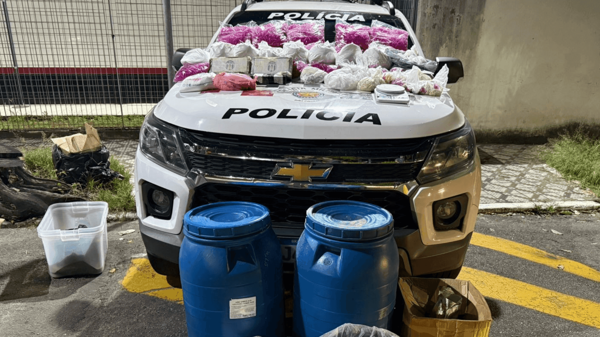 Motorista é preso com mais de 140kg de drogas em Pindamonhangaba