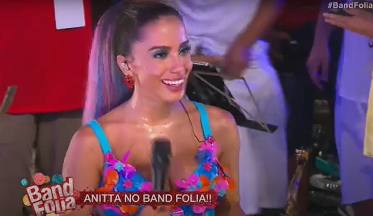 Anitta no Band Folia 
