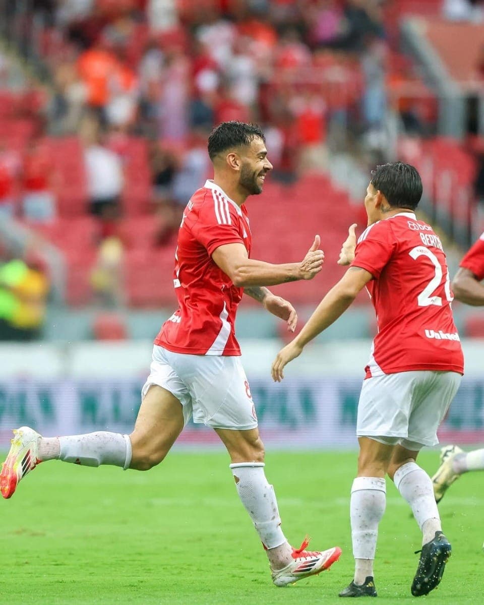 Inter comemora