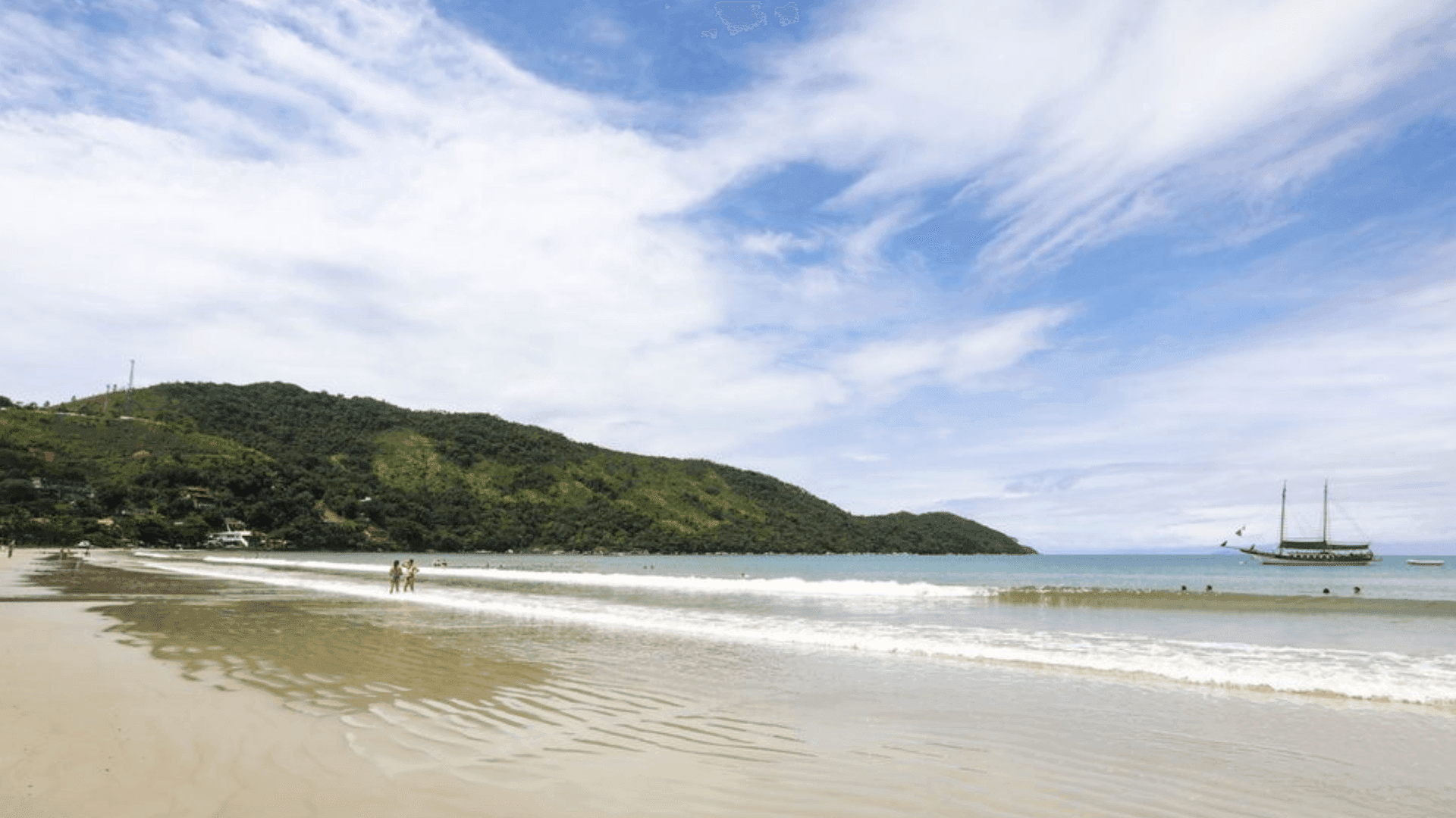 Idoso passa mal e morre na Praia da Enseada em Ubatuba