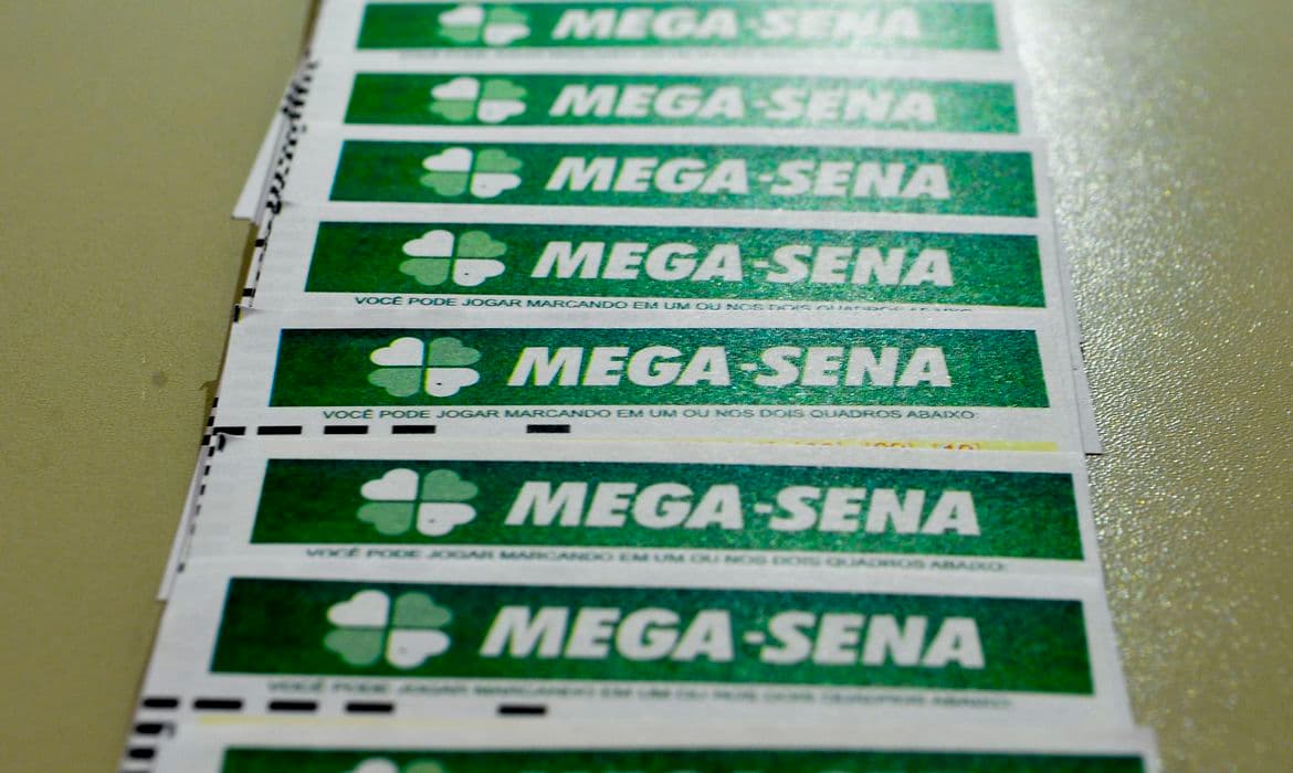 Aposta mínima da Mega-Sena, com seis dezenas, custa R$ 4,50 e pode ser feita na internet
