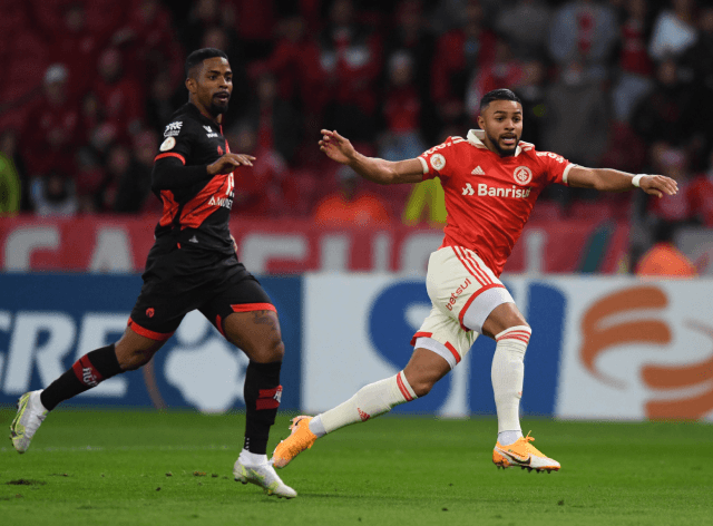 Internacional e Atlético-GO ficam no empate e torcida colorada protesta