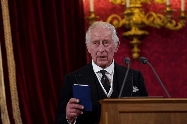 Coroação do rei Charles III será em 6 maio de 2023, confirma família real
