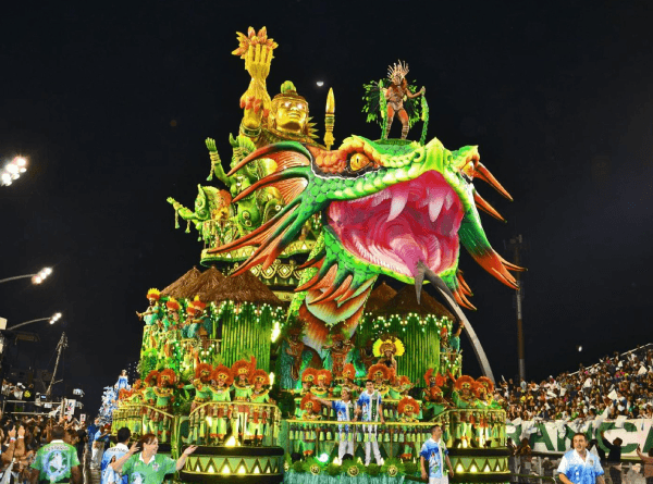 Um dos dos carros alegóricos da Mancha Verde no Carnaval de SP