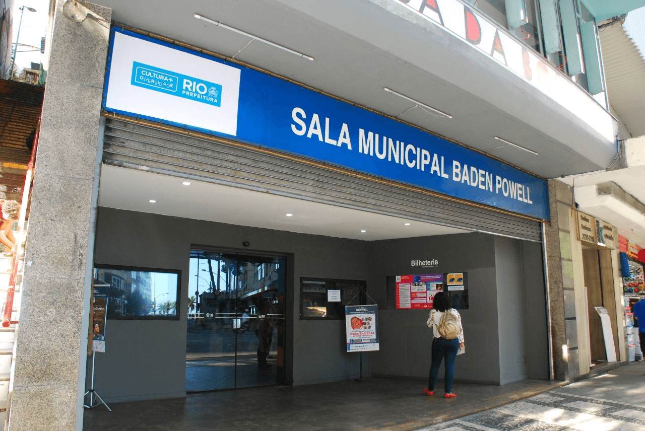 Sem receber público, o teatro passou por obras