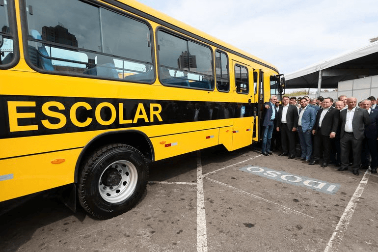 Técnicos do FNDE apontaram que ônibus custavam R$ 270 mil. Governo queria pagar R$ 480 mil