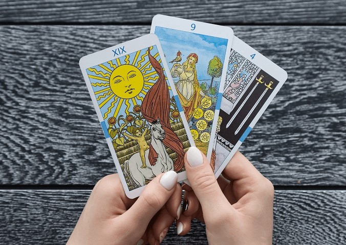 Tarô traz respostas mais imediatas quando comparado à astrologia