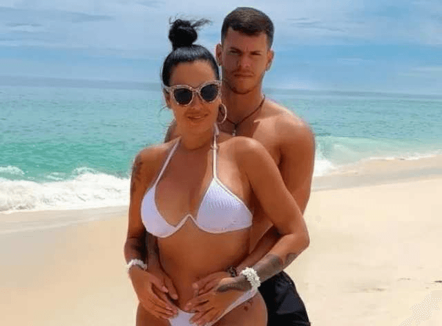 Ariadna Arantes e Kaique Santos terminam o namoro após quatro meses.