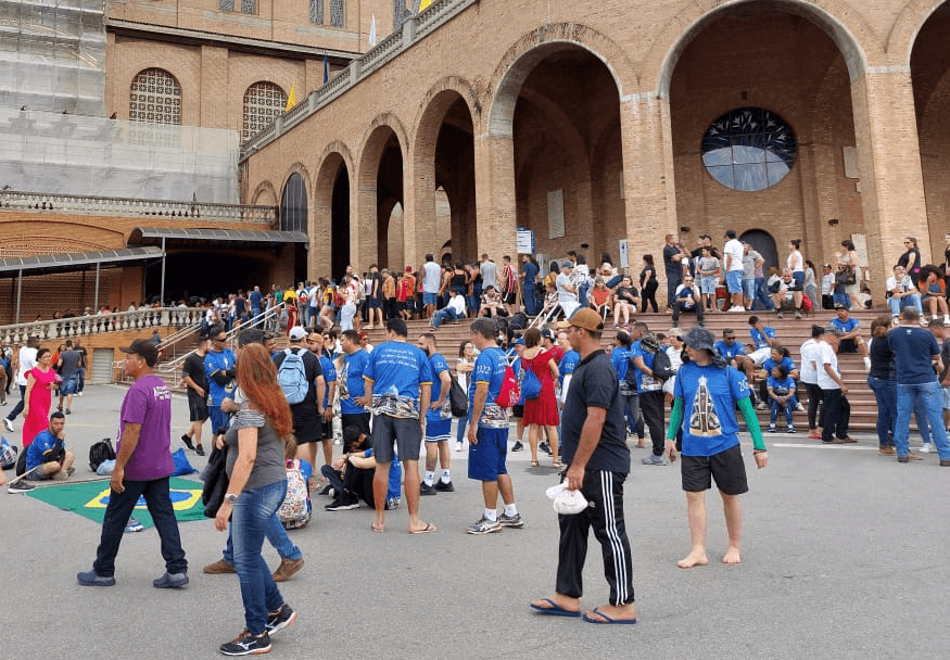Devotos lotaram celebrações em 12 de outubro