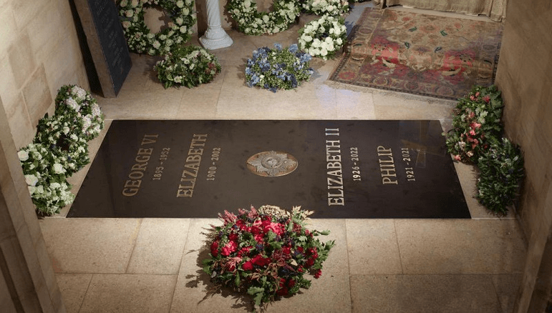 Lápide de Elizabeth II é divulgada por Buckingham