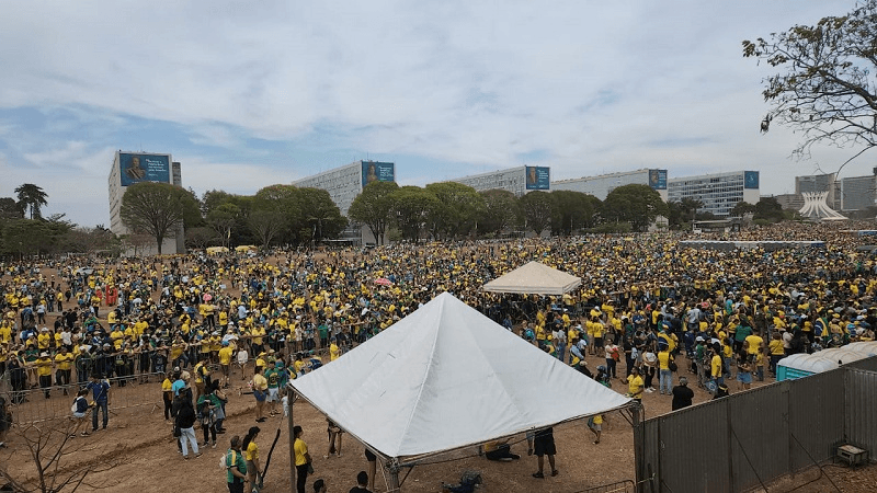 Militares desfilam em Brasília neste 7 de Setembro