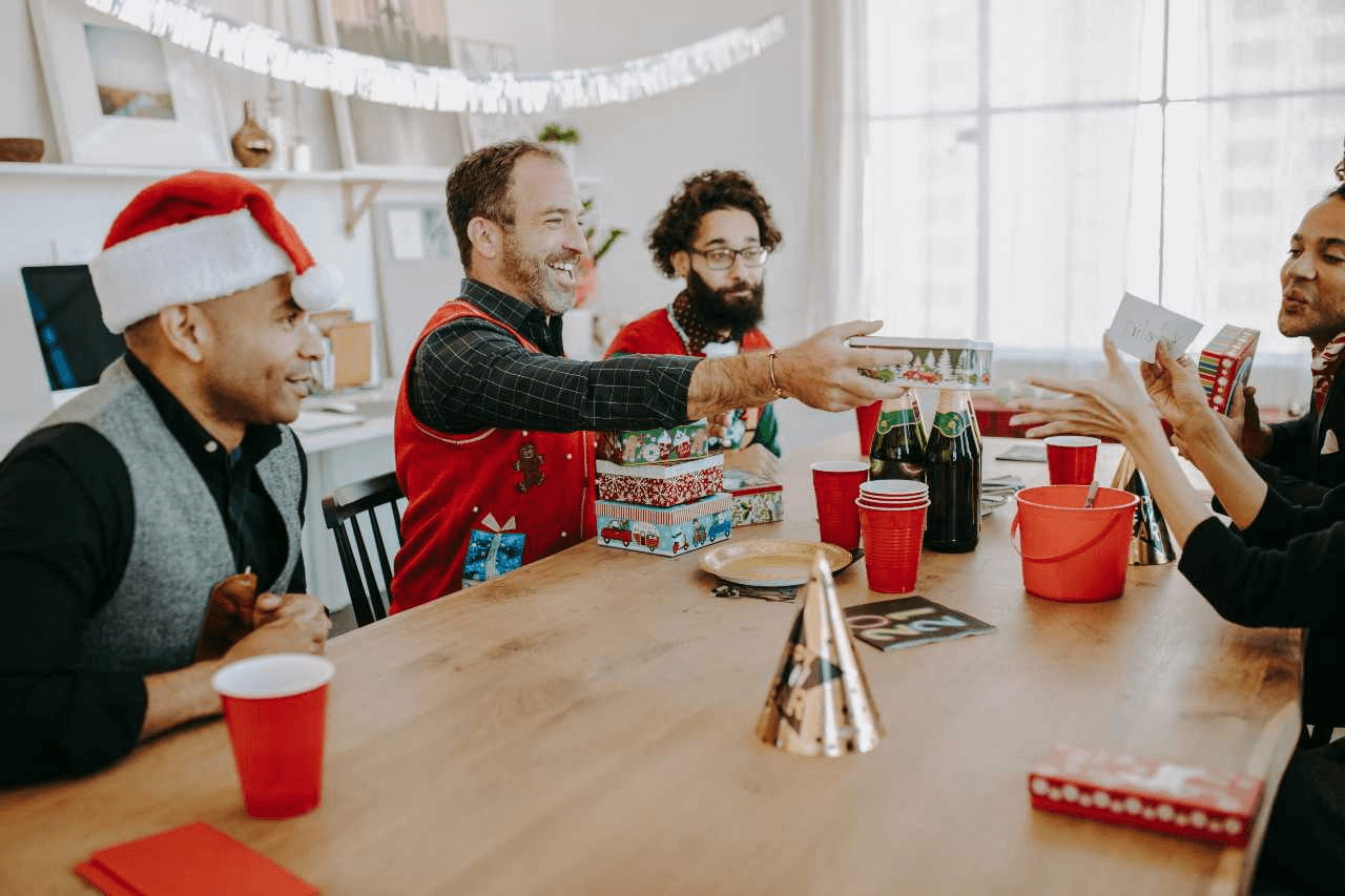 Amigo secreto é a brincadeira favorita para a troca de presentes de uma forma divertida