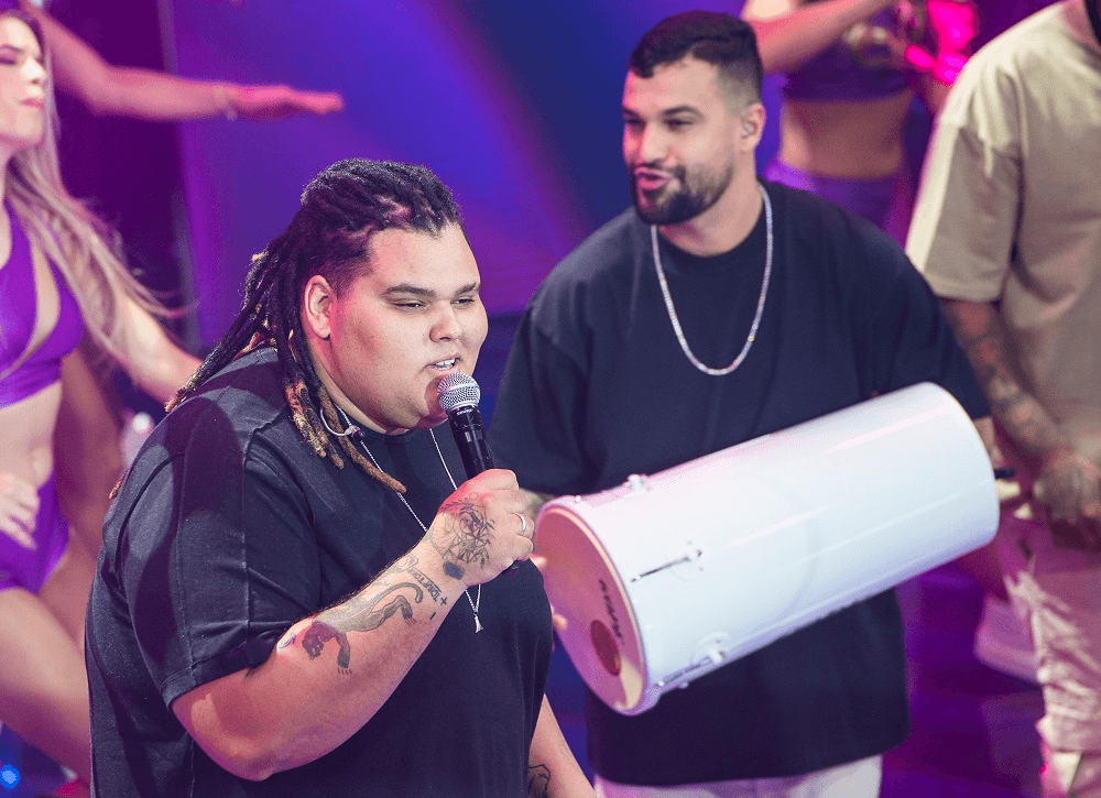 Grupo Menos é Mais estreou no palco do Faustão