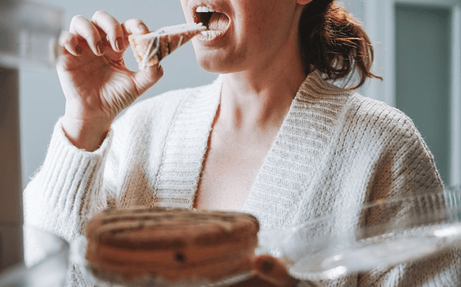 Comer a cada três horas é mesmo necessário? Nutricionista desmente regra