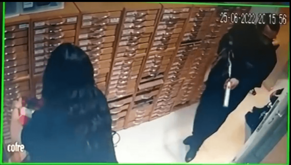 Câmeras de segurança flagraram a ação