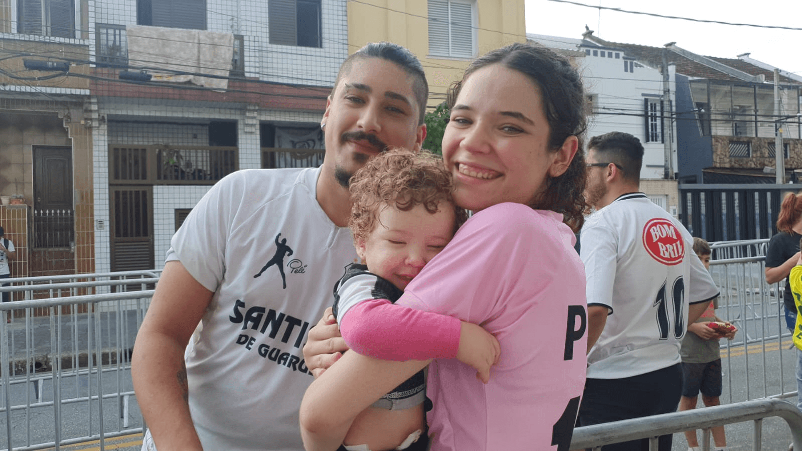 A família de Guarulhos madrugou na entrada da Vila Belmiro