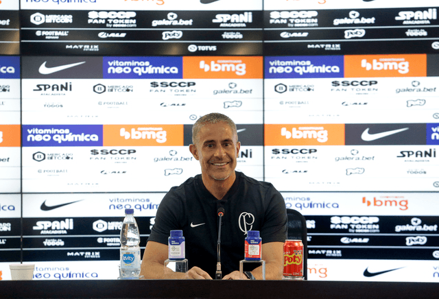 Sylvinho deixou o comando do Timão após derrota para o Santos