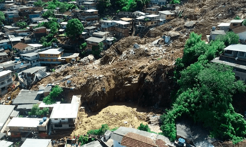 Buscas seguem pelo sexto dia em Petrópolis