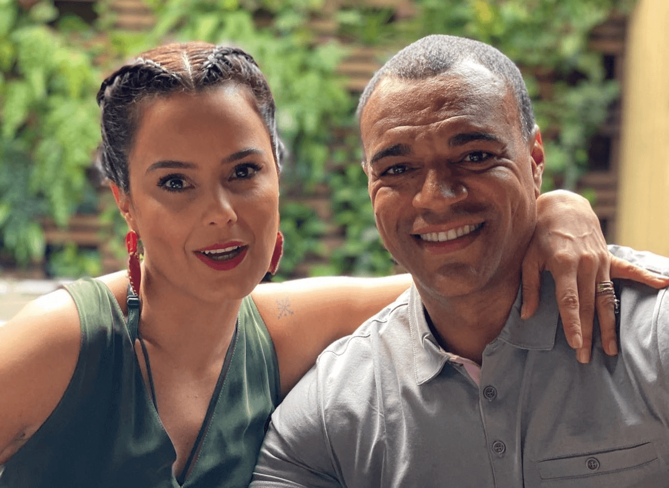 Luciele di Camargo e Denílson Show estão juntos já 14 anos