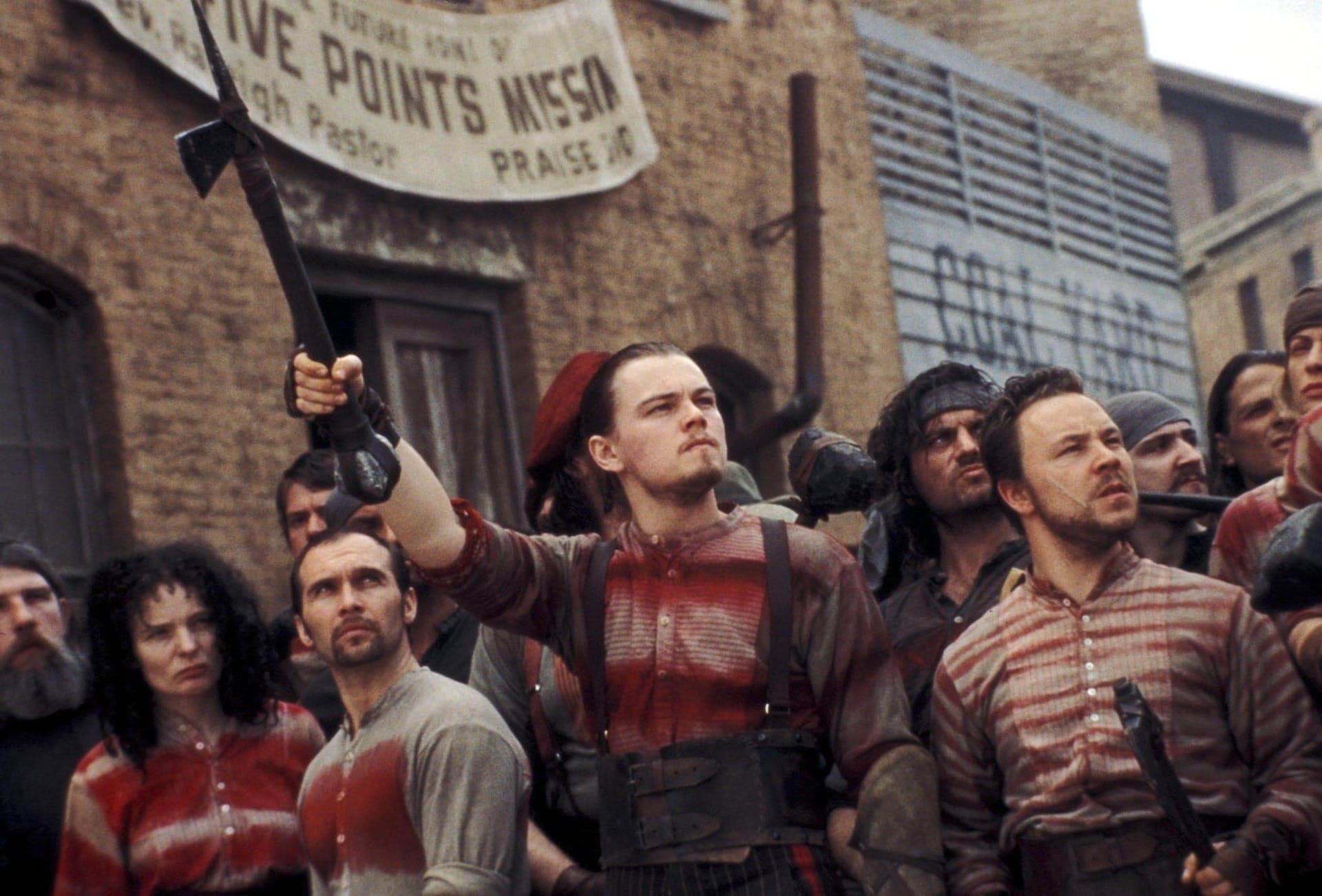 Leonardo DiCaprio e Stephen Graham em cena de "Gangues de Nova York".