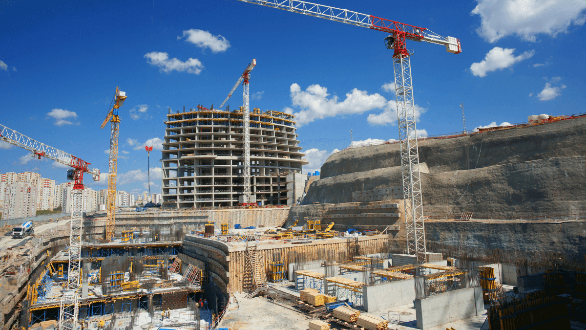 Juros altos frustram expectativas do setor de construção civil