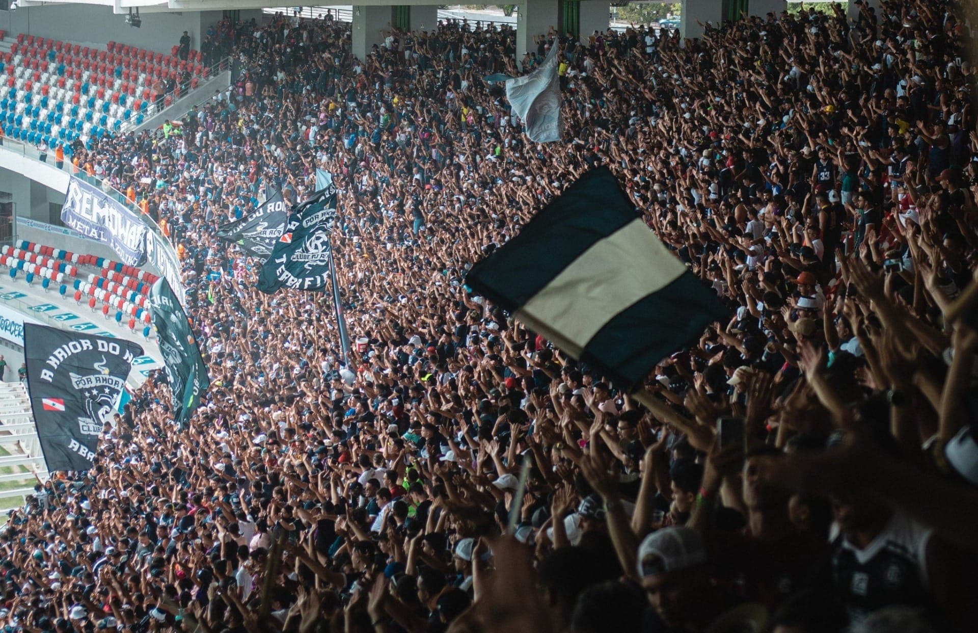 Torcida do Remo no estádio Mangueirão