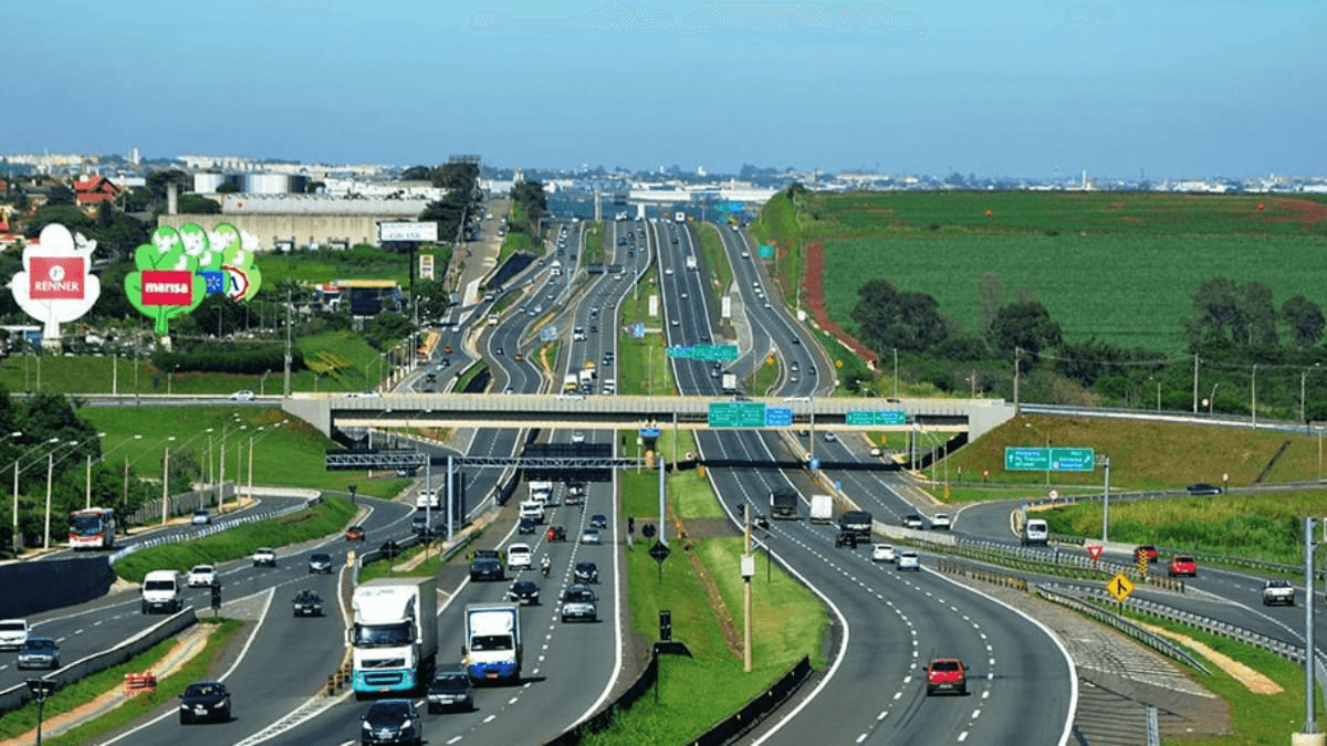 Vai para o Litoral Norte de SP? Use apps para escapar de congestionamentos