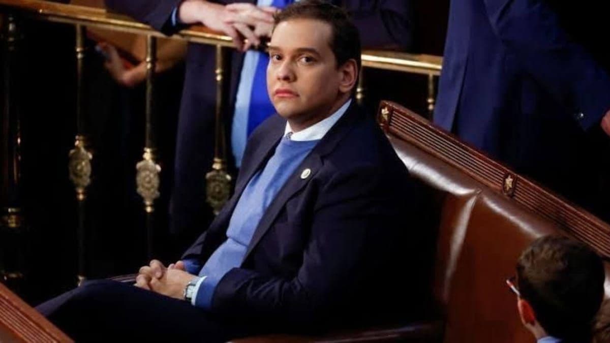Ex-Deputado George Santos é liberado por Trump após prisão por fraude nos EUA