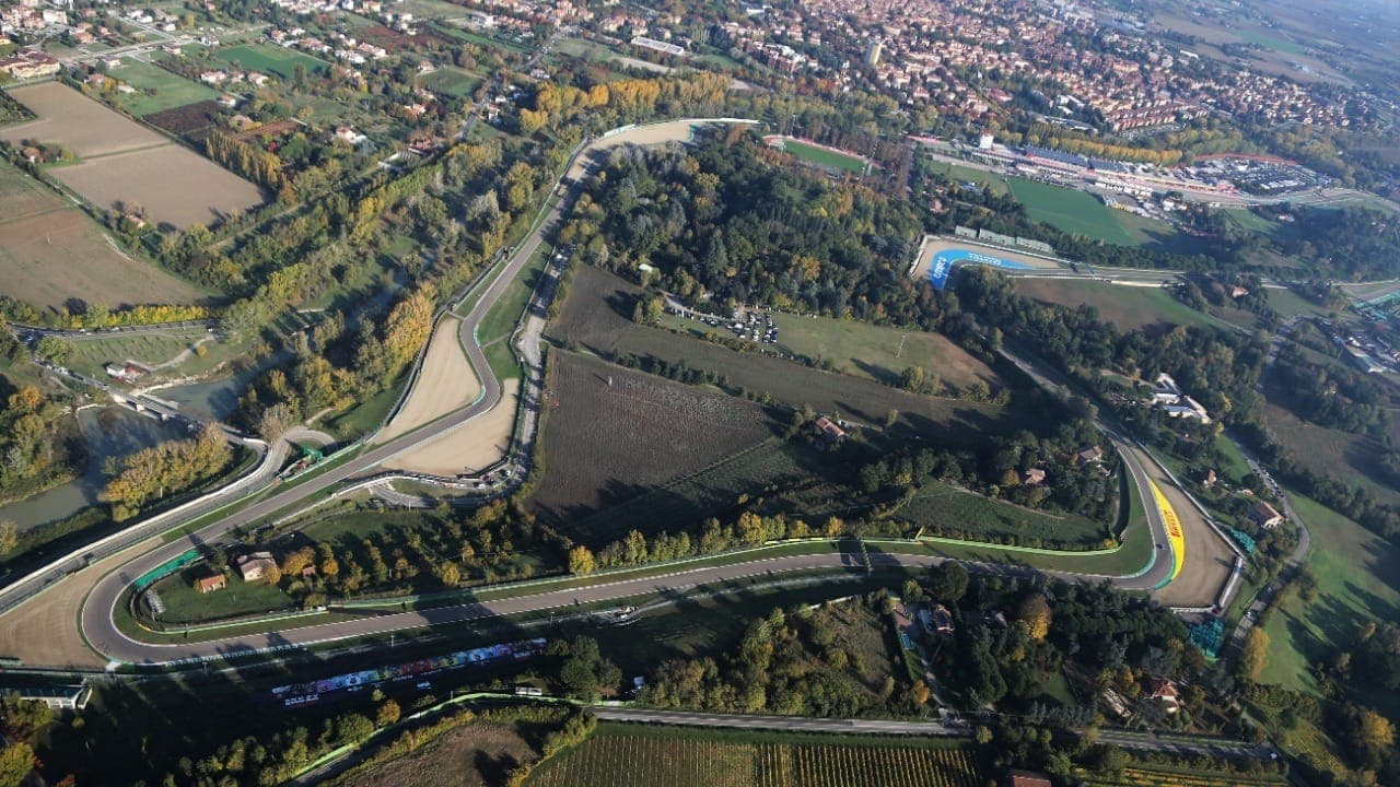 Autódromo Enzo e Dino Ferrari, em Ímola (Itália)