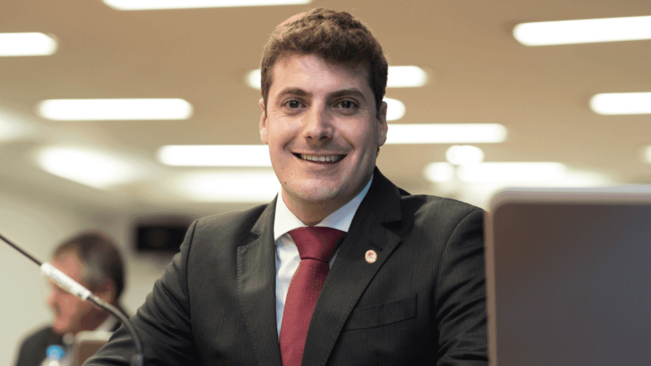 Vereador de Guaratinguetá, Pedro Sannini (PL), tem mandato extinto pela Câmara Municipal