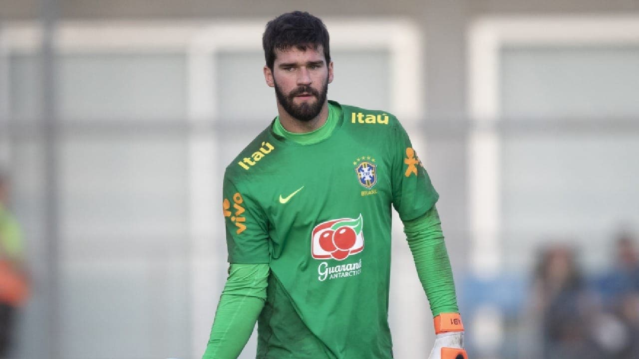 O goleiro Alisson, da Seleção Brasileira