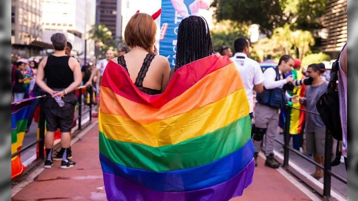 Parada LGBTQIA+ acontece no domingo (24)