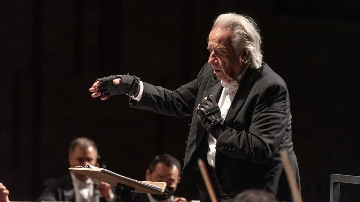 João Carlos Martins realiza concerto no teatro Santander