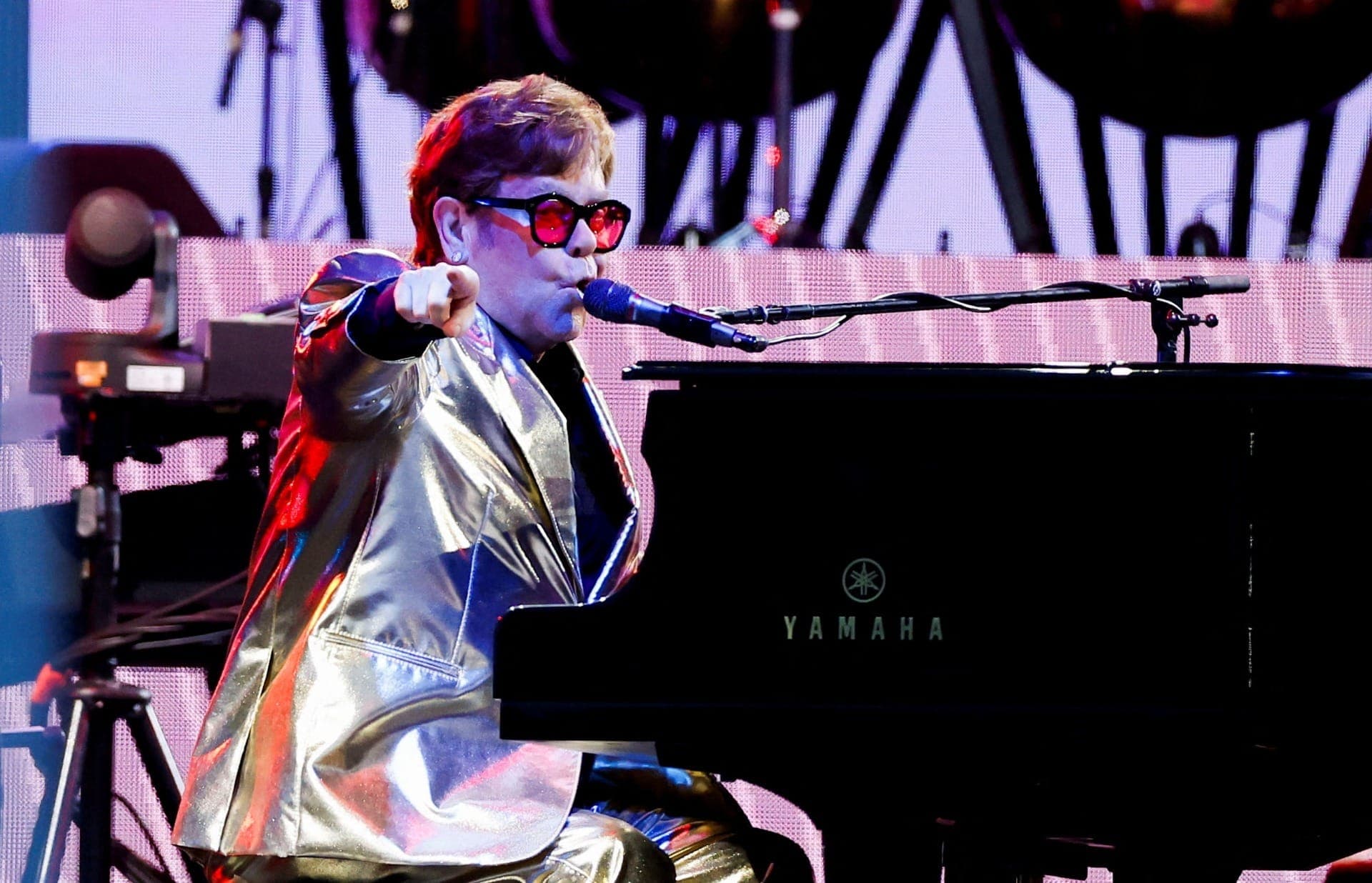 Elton John durante show da turnê em Somerset, Inglaterra, em junho de 2023